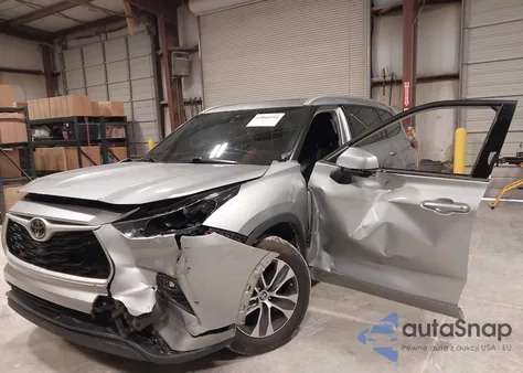 2022 Toyota Highlander Xle z USA, uszkodzony, nr VIN 5TDGZRAH8NS093867